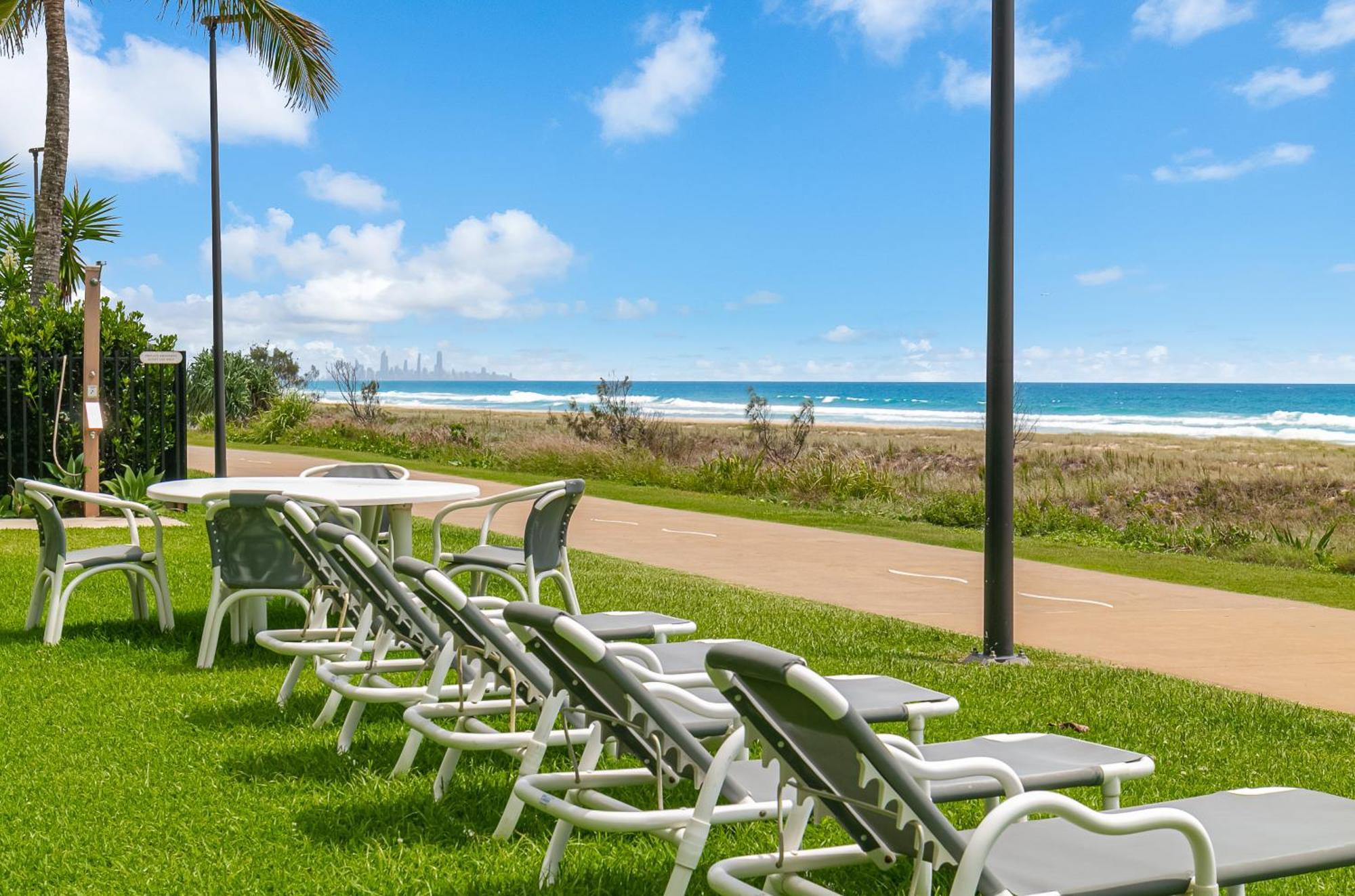 Oceanside Resort - Absolute Beachfront Apartments Guldkusten Exteriör bild