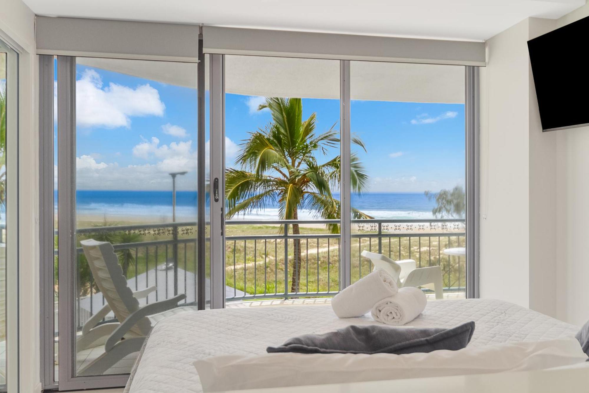 Oceanside Resort - Absolute Beachfront Apartments Guldkusten Exteriör bild