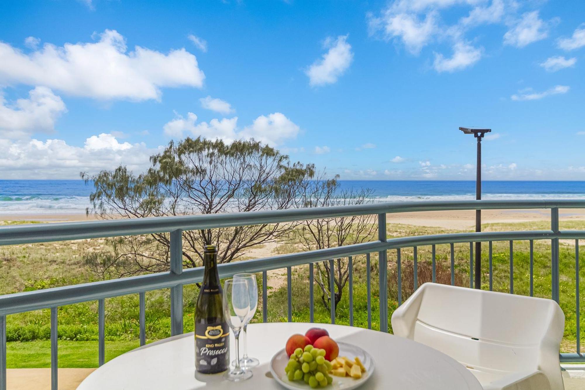 Oceanside Resort - Absolute Beachfront Apartments Guldkusten Exteriör bild
